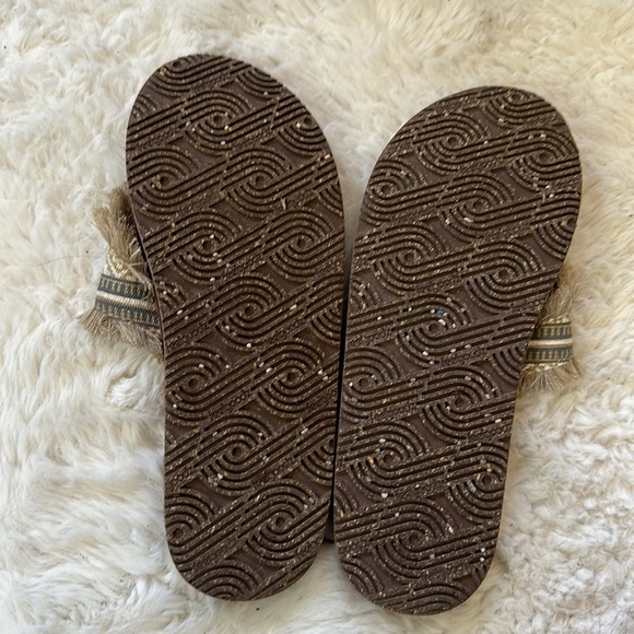 Feelgoodz ‘Zensole’ Aztec woven fringe flip flop - Picture 4 of 6